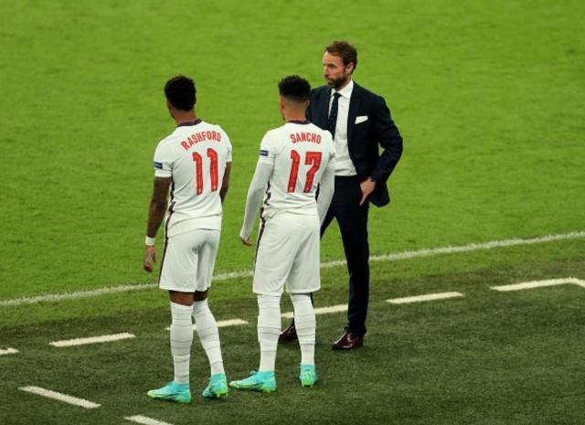 开云体育官网-索斯盖特你可真会玩！可怜射丢点球的3个苦孩子！